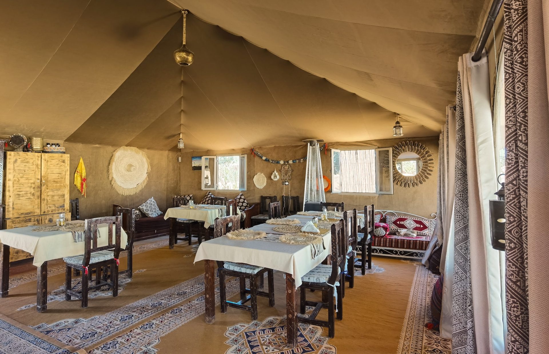 Campo tendato nel deserto di Merzouga in Marocco per un viaggio con bambini
