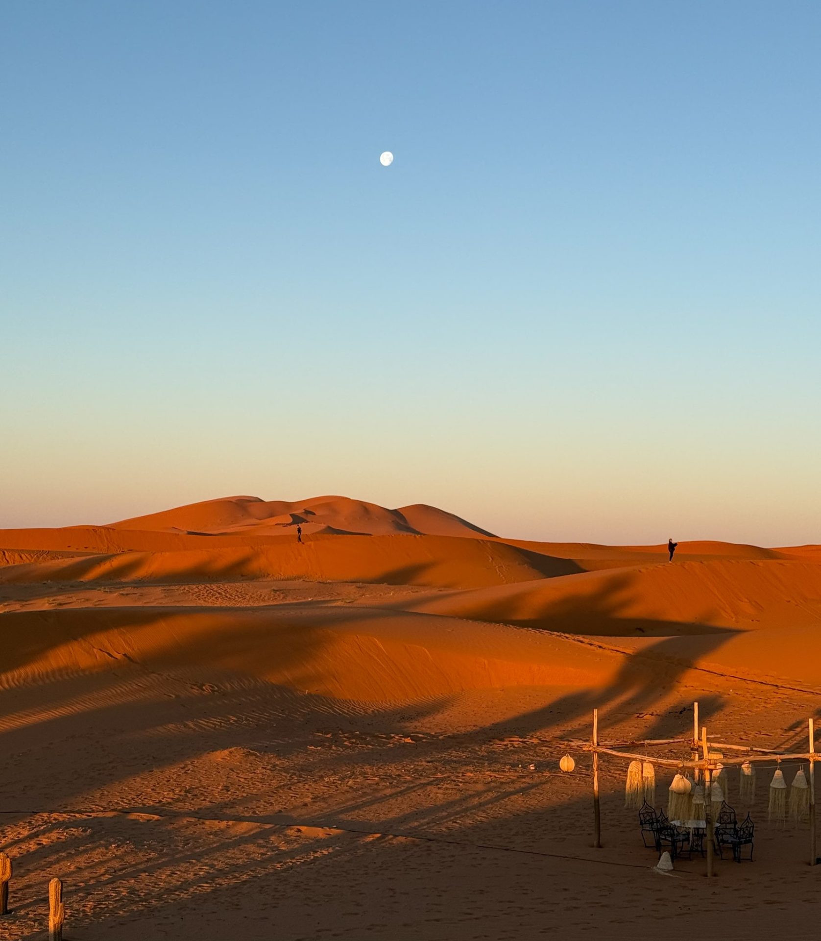 Alba nel deserto di Merzouga in Marocco